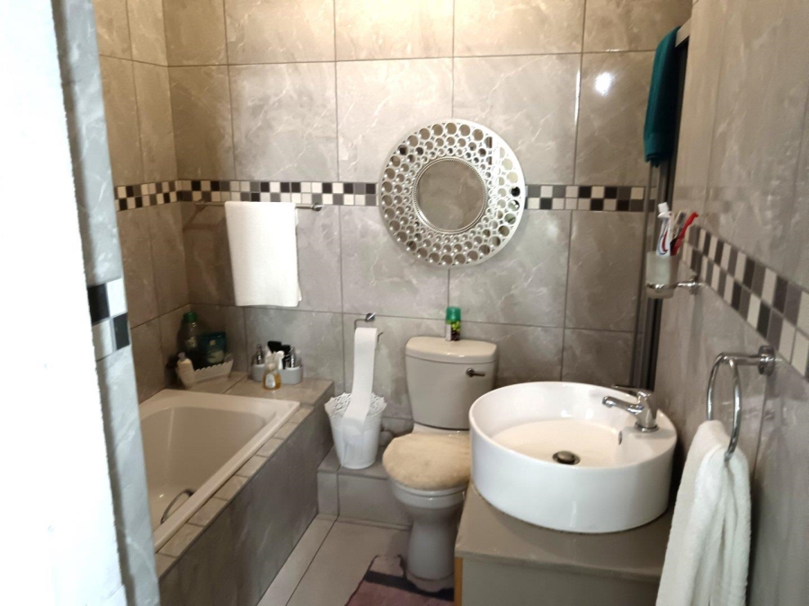 4 Bedroom Property for Sale in Vista Park Free State